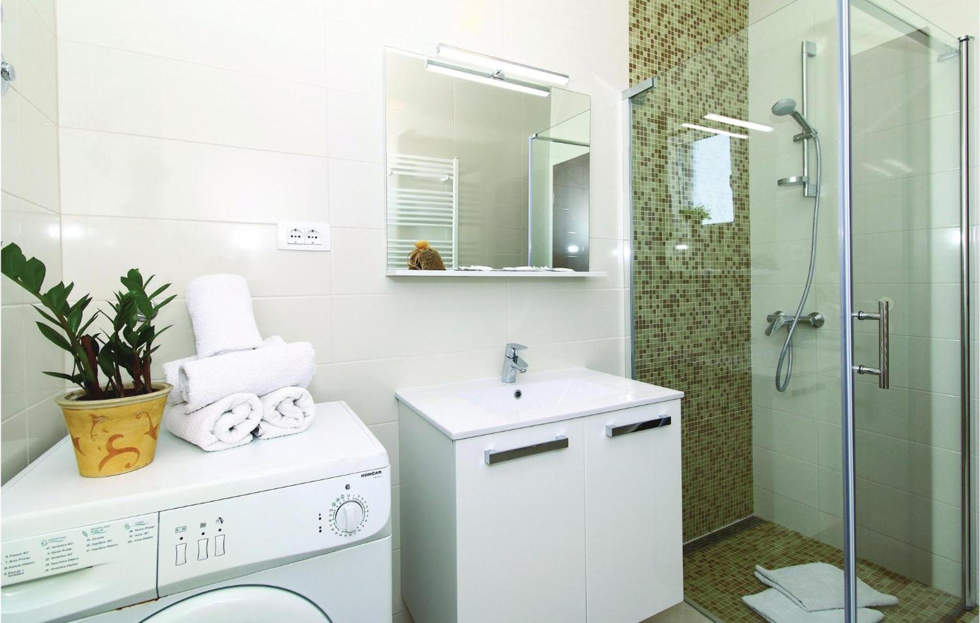 Kaštela 1 Bedroom Stunning Apartment In Kastel Gomilica מראה חיצוני תמונה